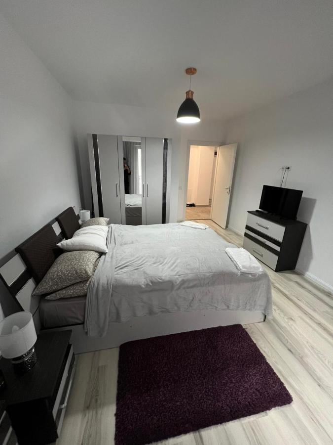 Chic Apartament Complex Inamstro Iasi Ngoại thất bức ảnh