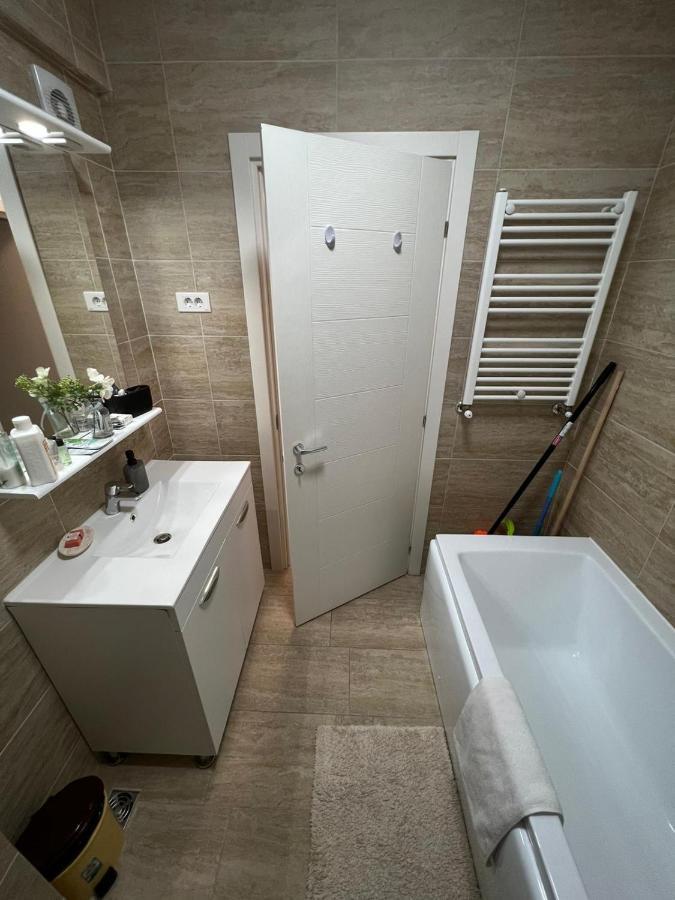 Chic Apartament Complex Inamstro Iasi Ngoại thất bức ảnh